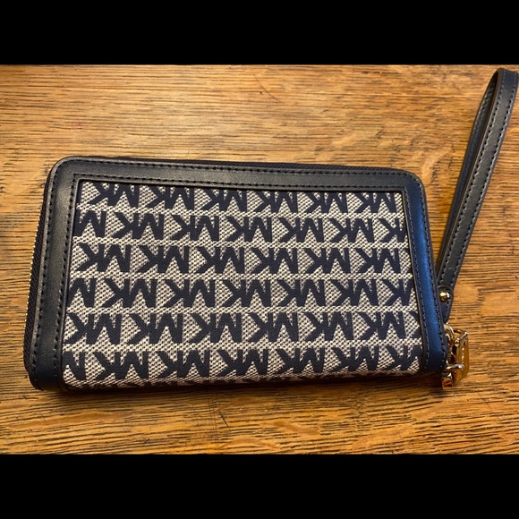 Michael Kors Jet Set wallet - Picture 3 of 10